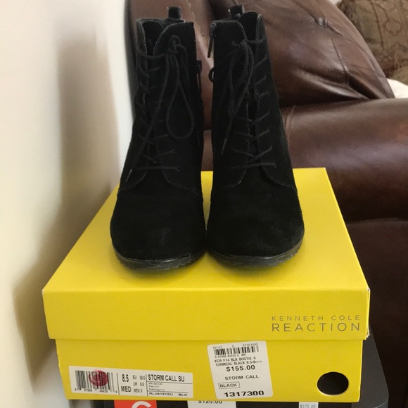 Kenneth Cole Black Bootie Suede Size 8.5 - Picture 1 of 6